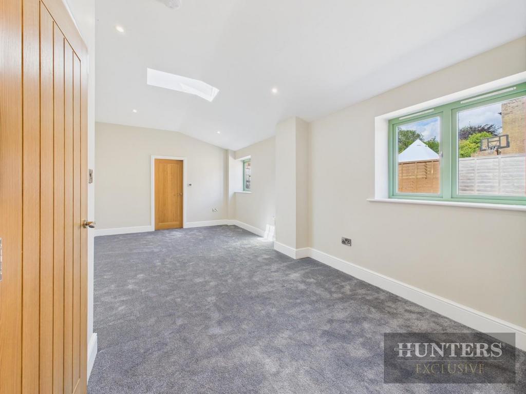 CAM05316 G0-PR0135-STILL017.jpg