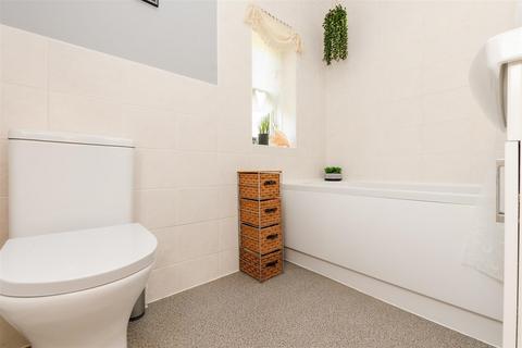 3 Pickwick Crescent, Rochester, ME1 2HZ
