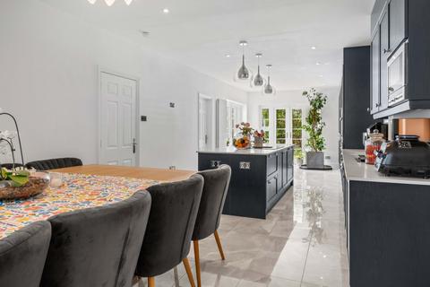 28 The Shearers, Bishop's Stortford, CM23 4AZ