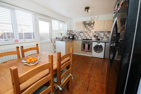 8 Shipton Drive, Uttoxeter, ST14 7NJ