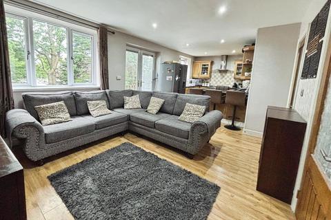4 bedroom detached house for sale, Raeburn Drive, Bradford BD6