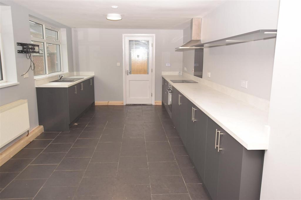 Living dining kitchen