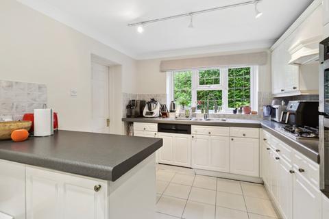 19 Clevedon, Weybridge, KT13 0PJ