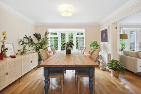 19 Clevedon, Weybridge, KT13 0PJ