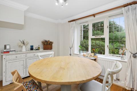 19 Clevedon, Weybridge, KT13 0PJ