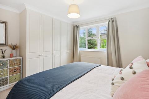 19 Clevedon, Weybridge, KT13 0PJ