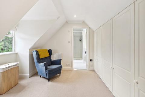 19 Clevedon, Weybridge, KT13 0PJ