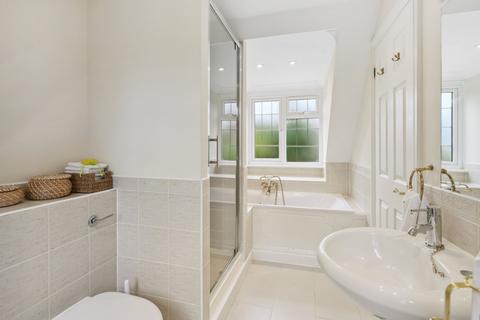 19 Clevedon, Weybridge, KT13 0PJ