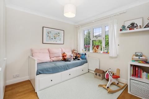 19 Clevedon, Weybridge, KT13 0PJ