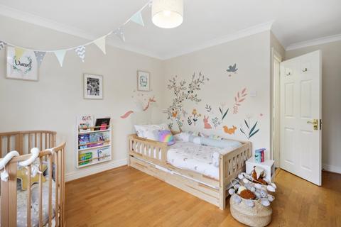 19 Clevedon, Weybridge, KT13 0PJ