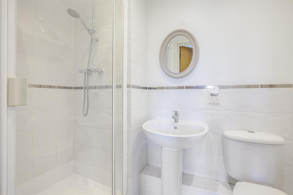 En suite to master