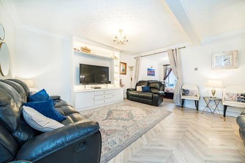 19 Cheyne Avenue, Twickenham, TW2 6AN