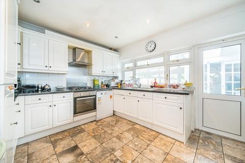 19 Cheyne Avenue, Twickenham, TW2 6AN