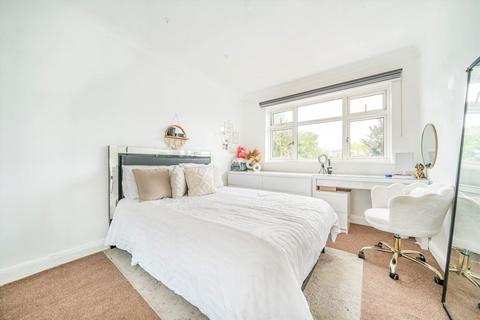 19 Cheyne Avenue, Twickenham, TW2 6AN
