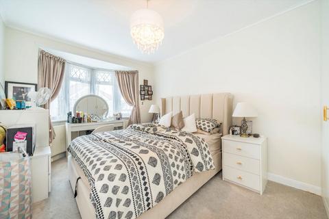 19 Cheyne Avenue, Twickenham, TW2 6AN