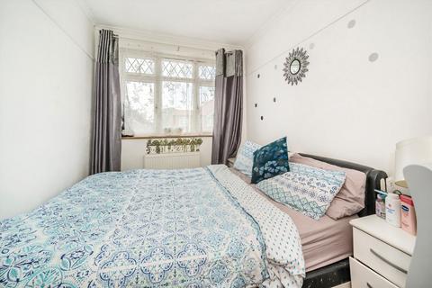 19 Cheyne Avenue, Twickenham, TW2 6AN
