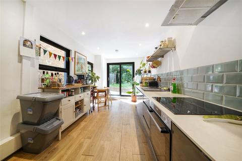 4 bedroom terraced house for sale, Brayards Road, London