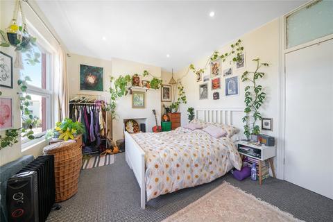 4 bedroom terraced house for sale, Brayards Road, London