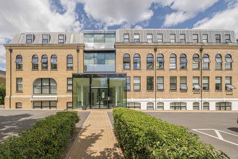 2 bedroom flat for sale, Hampton Road, Teddington TW11