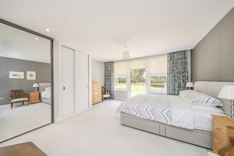 2 bedroom flat for sale, Hampton Road, Teddington TW11