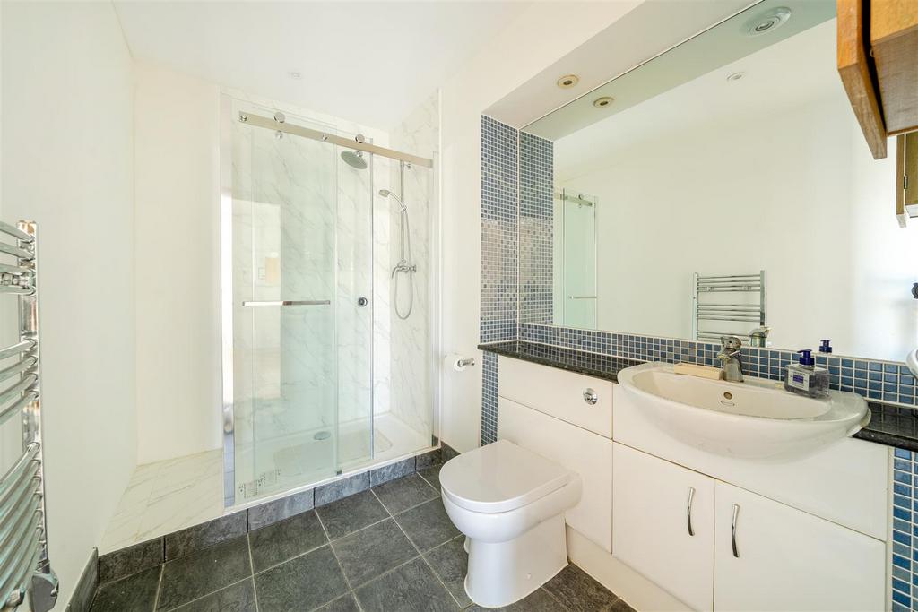 En-Suite to Master Bedroom