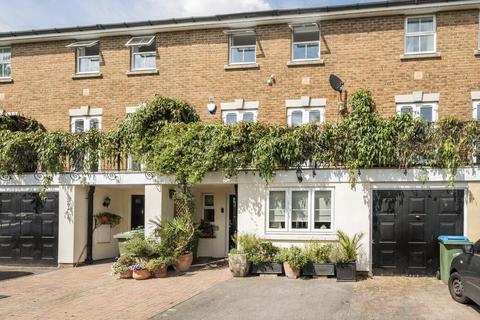 25 Barlow Drive, London, SE18 4NE