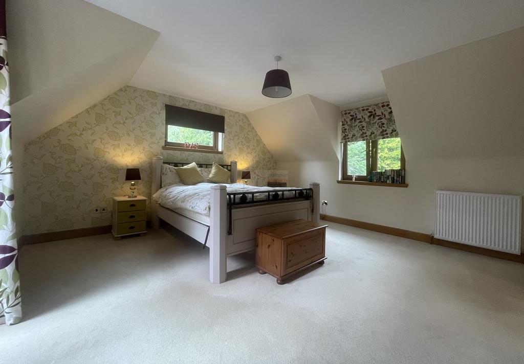 Master Bedroom a.JPG