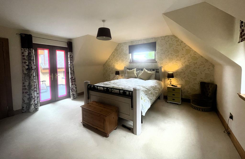 Master Bedroom b.JPG