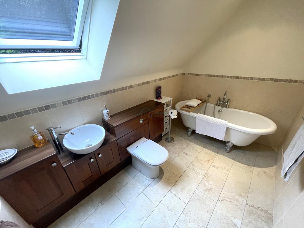 Family Bathroom.JPG