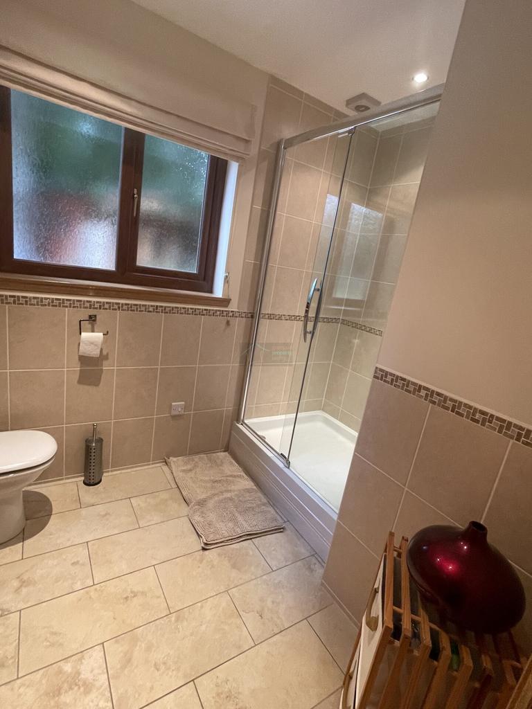 Bedroom 4 En-Suite b.JPG