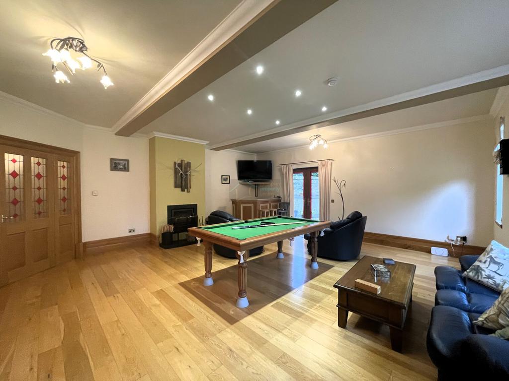 Family Room b.JPG