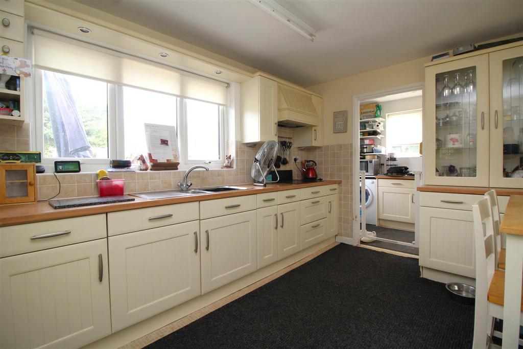 Kitchen 1.JPG