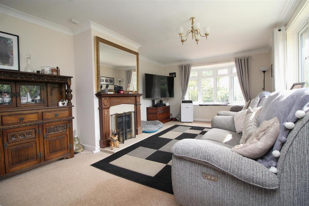 Living room 1.JPG