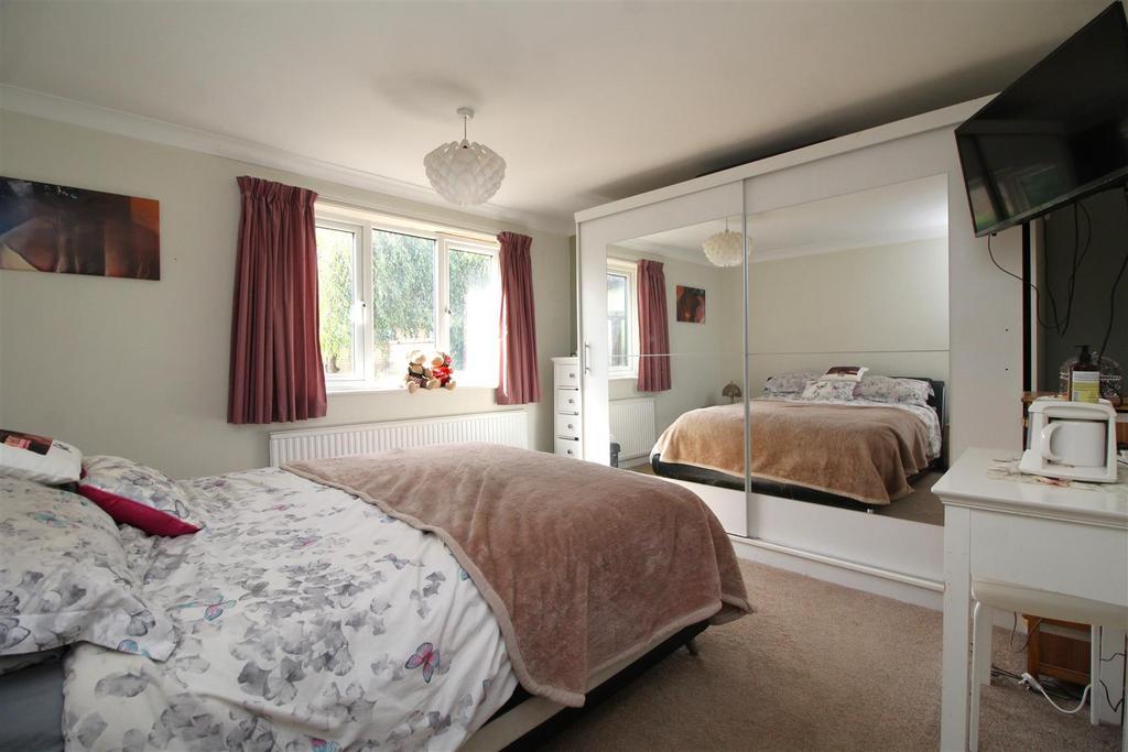 Bedroom 1 .JPG