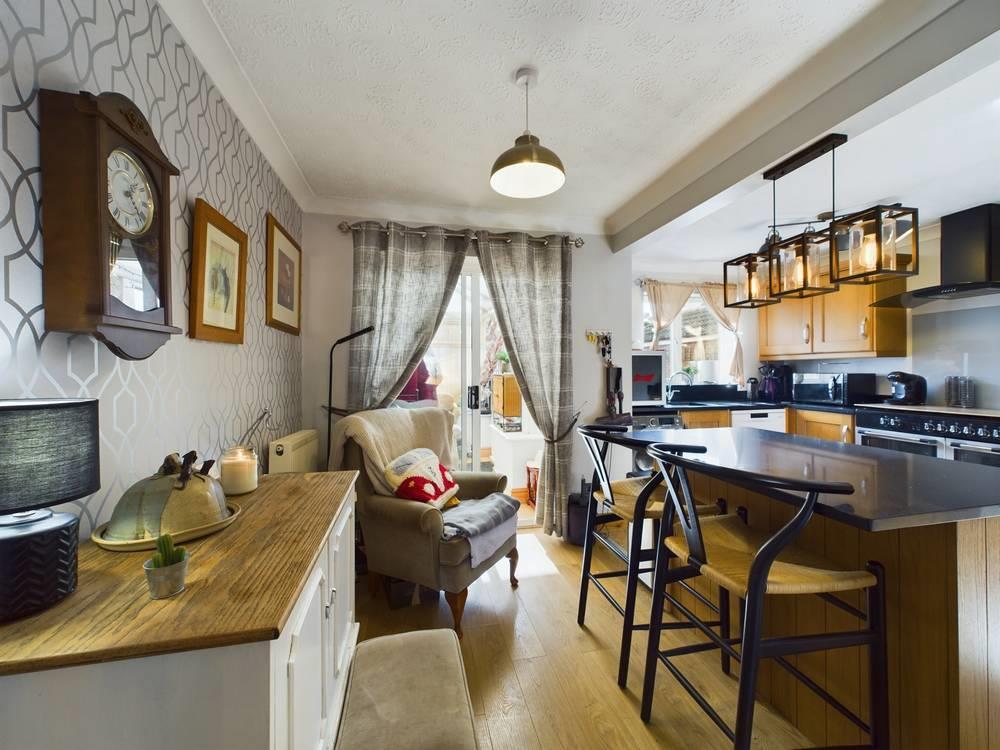 Kitchen 1.jpg