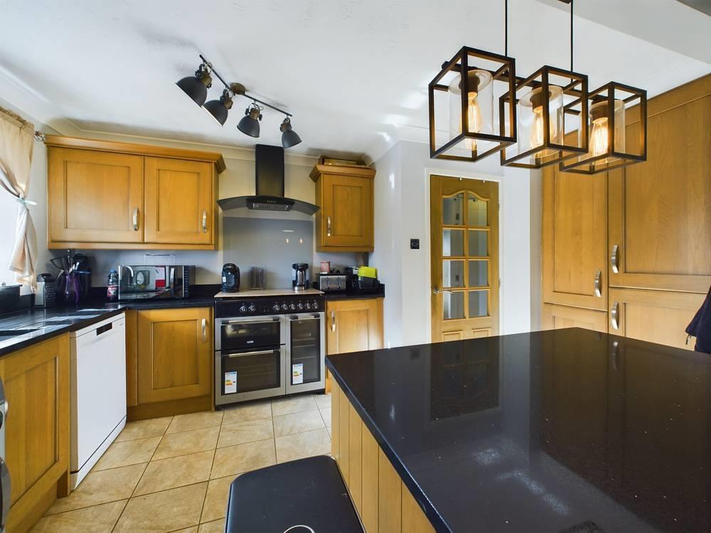 Kitchen 2.jpg