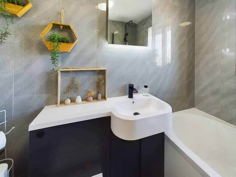 Family bathroom.jpg