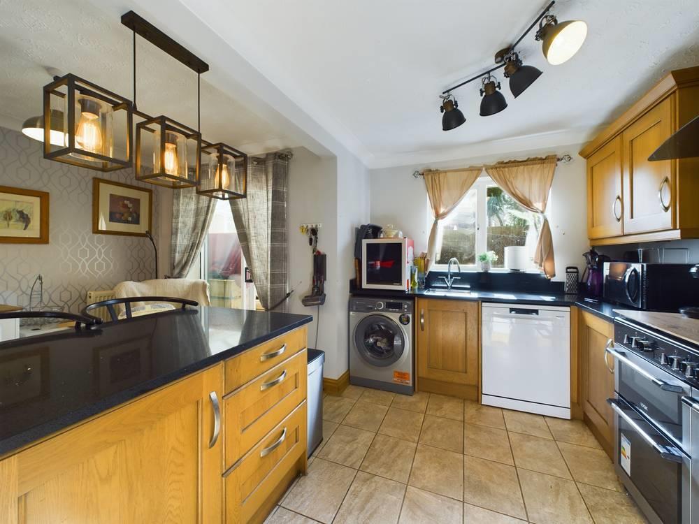 Kitchen 5.jpg