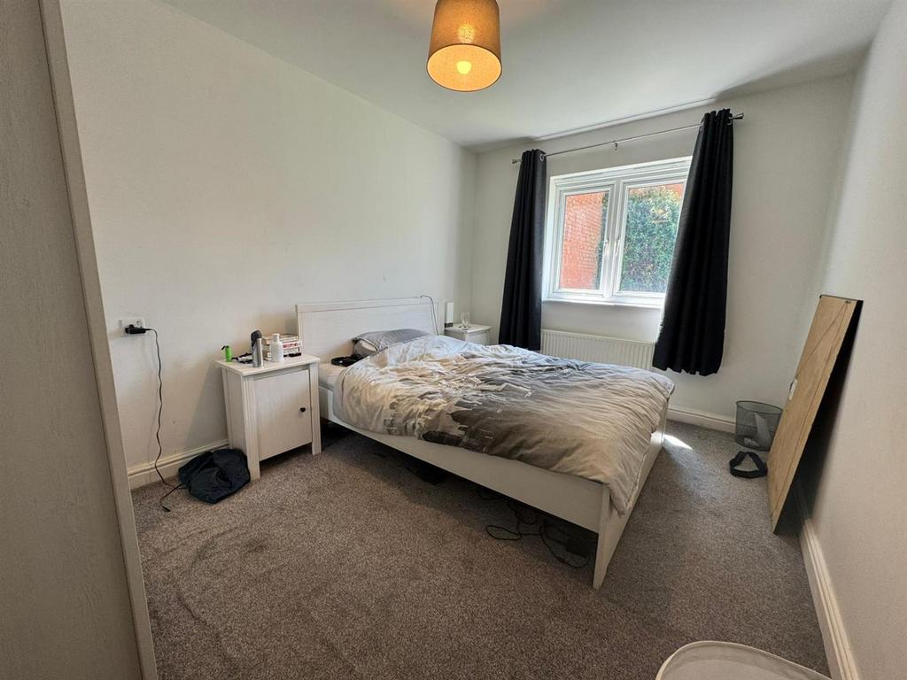 Bedroom 1.jpg