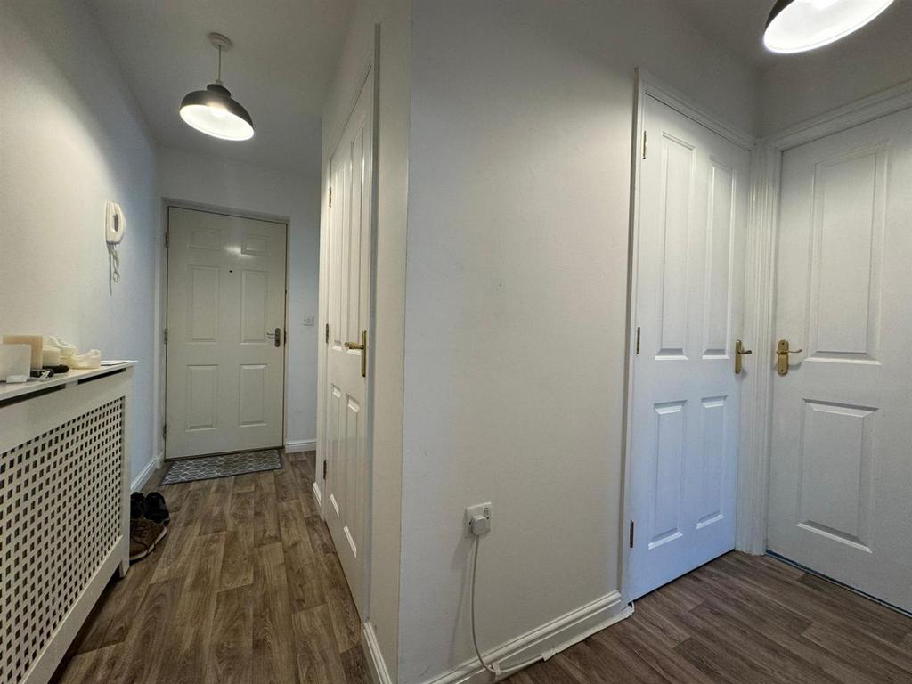 Hallway 2.jpg