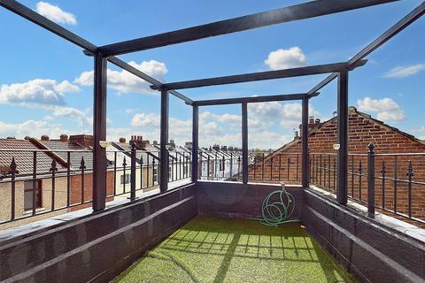 3 bedroom terraced house to rent, Leopold Street, Southsea, PO4