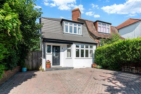 190 Chipstead Way, Woodmansterne, Banstead, SM7 3JU