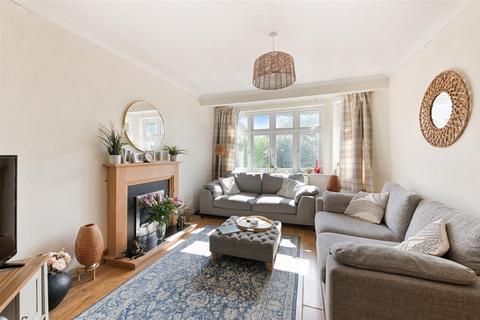 190 Chipstead Way, Woodmansterne, Banstead, SM7 3JU