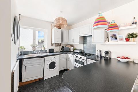 190 Chipstead Way, Woodmansterne, Banstead, SM7 3JU