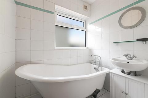 190 Chipstead Way, Woodmansterne, Banstead, SM7 3JU