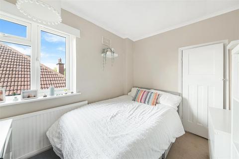 190 Chipstead Way, Woodmansterne, Banstead, SM7 3JU