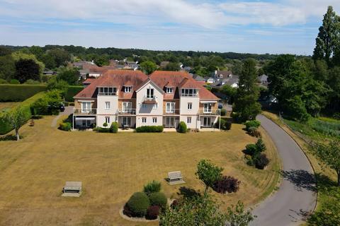 2 bedroom flat for sale, Kingfisher House, Waterside Close, BH24 1GW