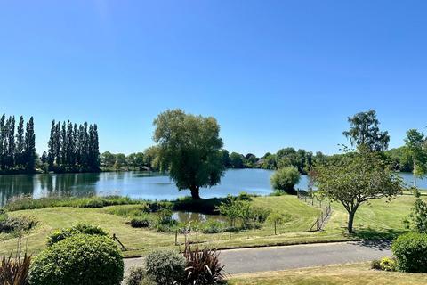 2 bedroom flat for sale, Kingfisher House, Waterside Close, BH24 1GW