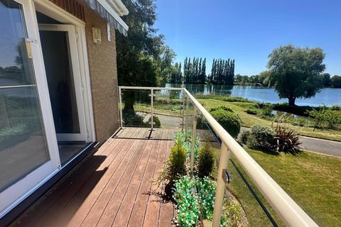 2 bedroom flat for sale, Kingfisher House, Waterside Close, BH24 1GW