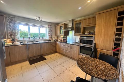 2 bedroom flat for sale, Kingfisher House, Waterside Close, BH24 1GW